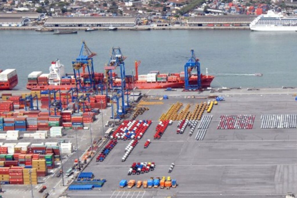 Ministério Acompanha Impactos das Tarifas de Trump nos Portos e Aeroportos Brasileiros Imagem do artigo