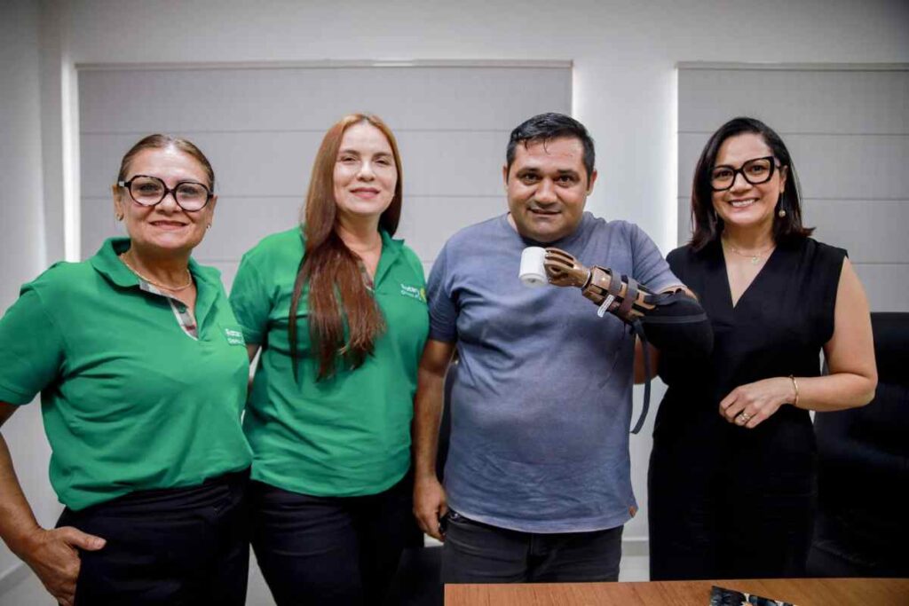 Vice-Governadora Mailza Entrega 1ª Prótese do Projeto Mãos Solidárias no Acre Imagem do artigo