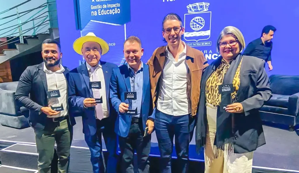 Rio Branco Recebe Prêmio Nacional por Inovação no Ensino: Programa MenteInovadora Destaca Interação Familiar Imagem do artigo