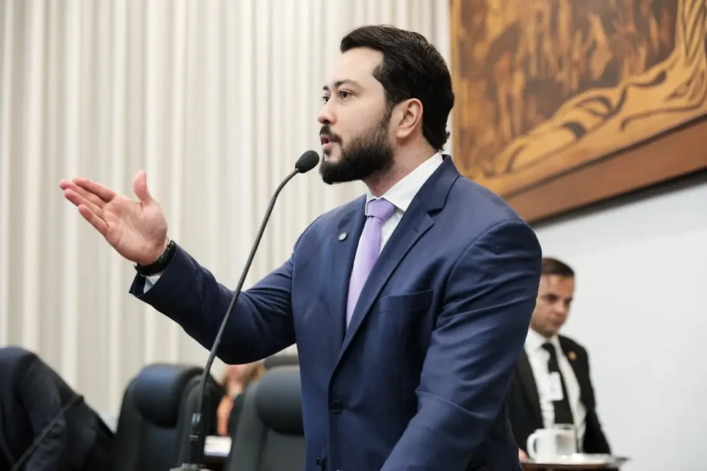 Jarude Propõe Nomeações de Concursados e Reajustes em vez de Aumentos em Cargos Comissionados Imagem do artigo