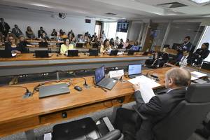 Senado Aprova Política Nacional de Atividade Física para Idosos – Um Passo Importante para a Saúde da Terceira Idade Imagem do artigo