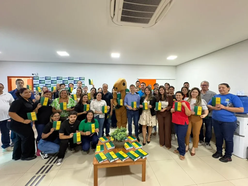 Deputado Eduardo Velloso Entrega 700 Códigos de Defesa do Consumidor ao Procon do Acre Imagem do artigo