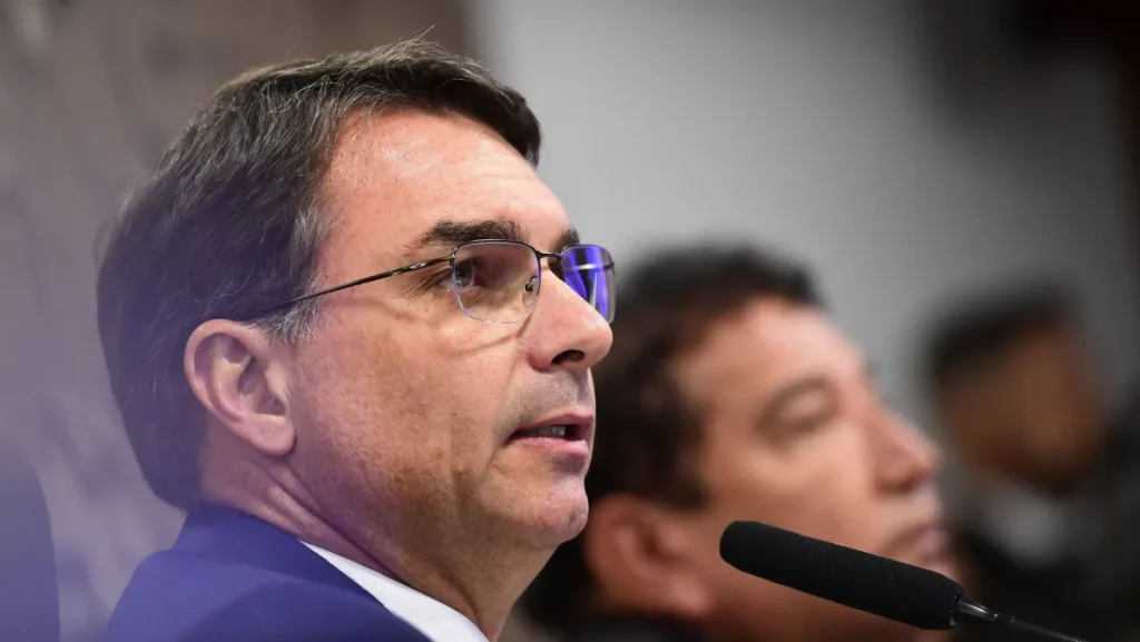 Divisão na Direita: Flávio Bolsonaro Recebe Abençoado por Jair Bolsonaro em 2026