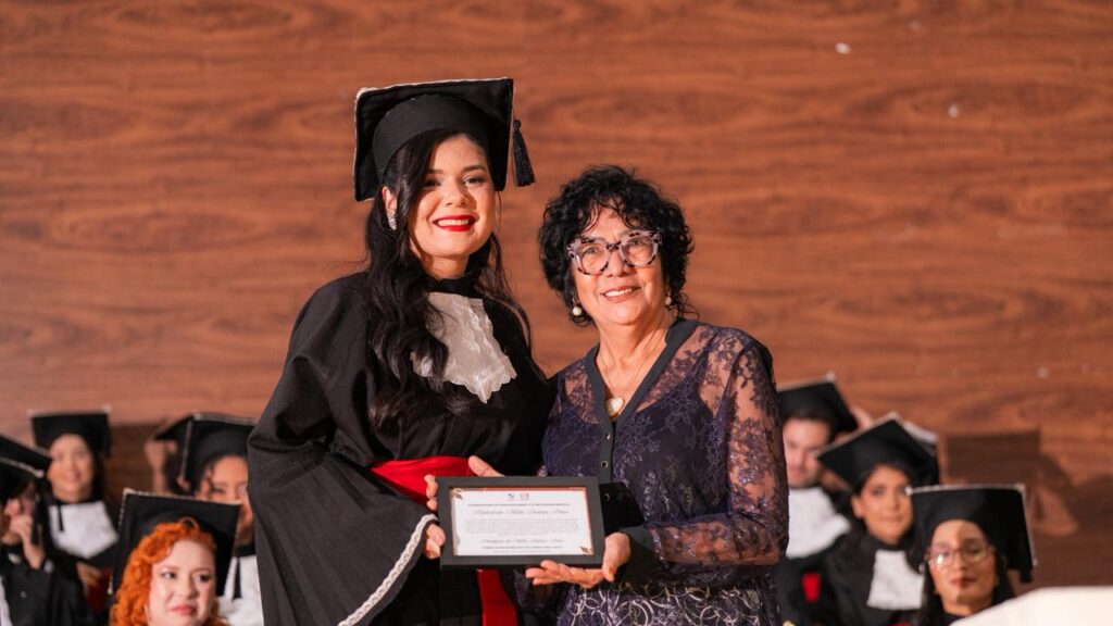 Formandos da Ufac Homenageiam Nilda Dantas e Celebram Legado na Comunicação Acreana Imagem do artigo