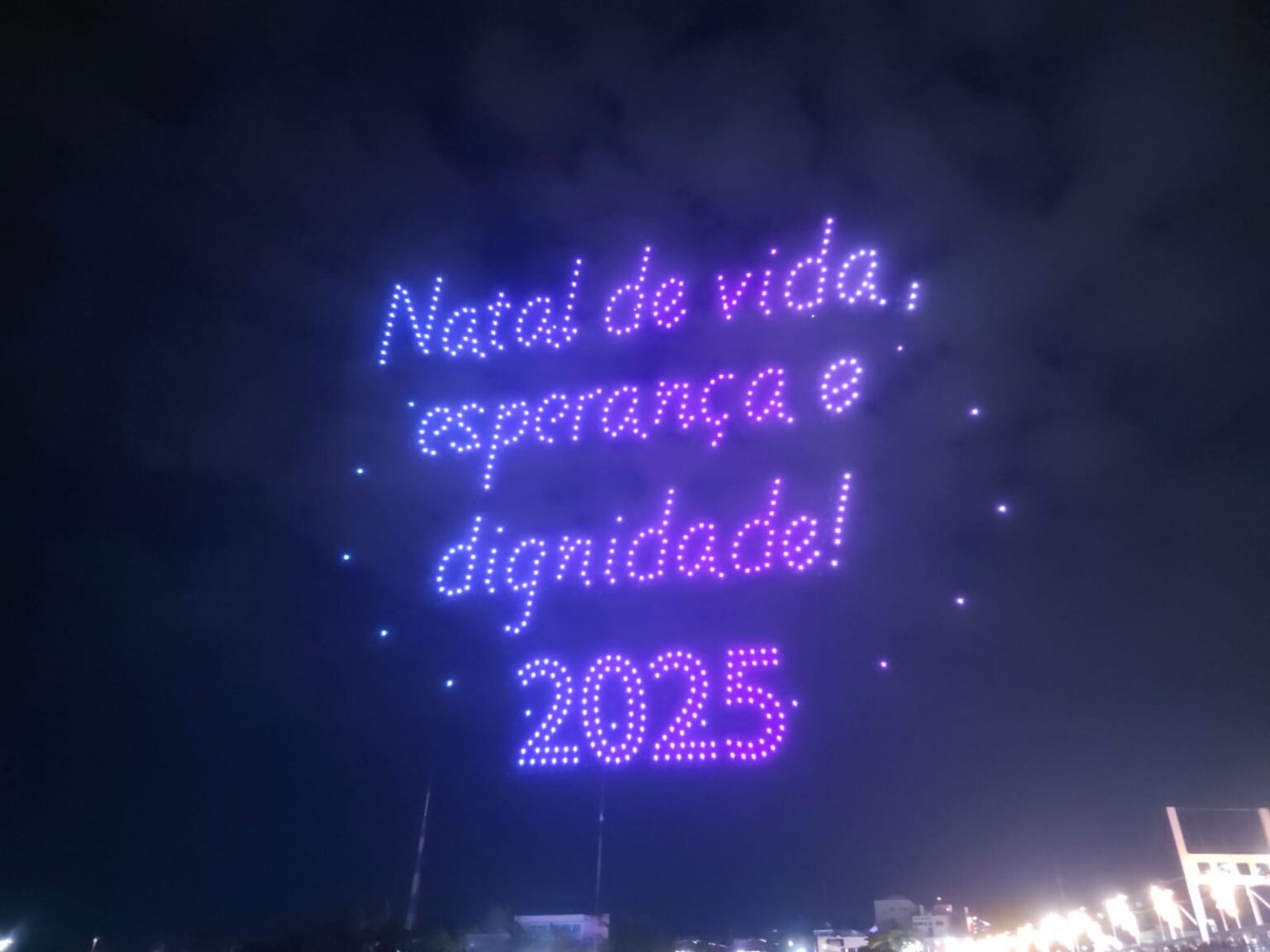 Luz e Magia: Apresentação de Natal com 600 Drones Encanta Rio Branco