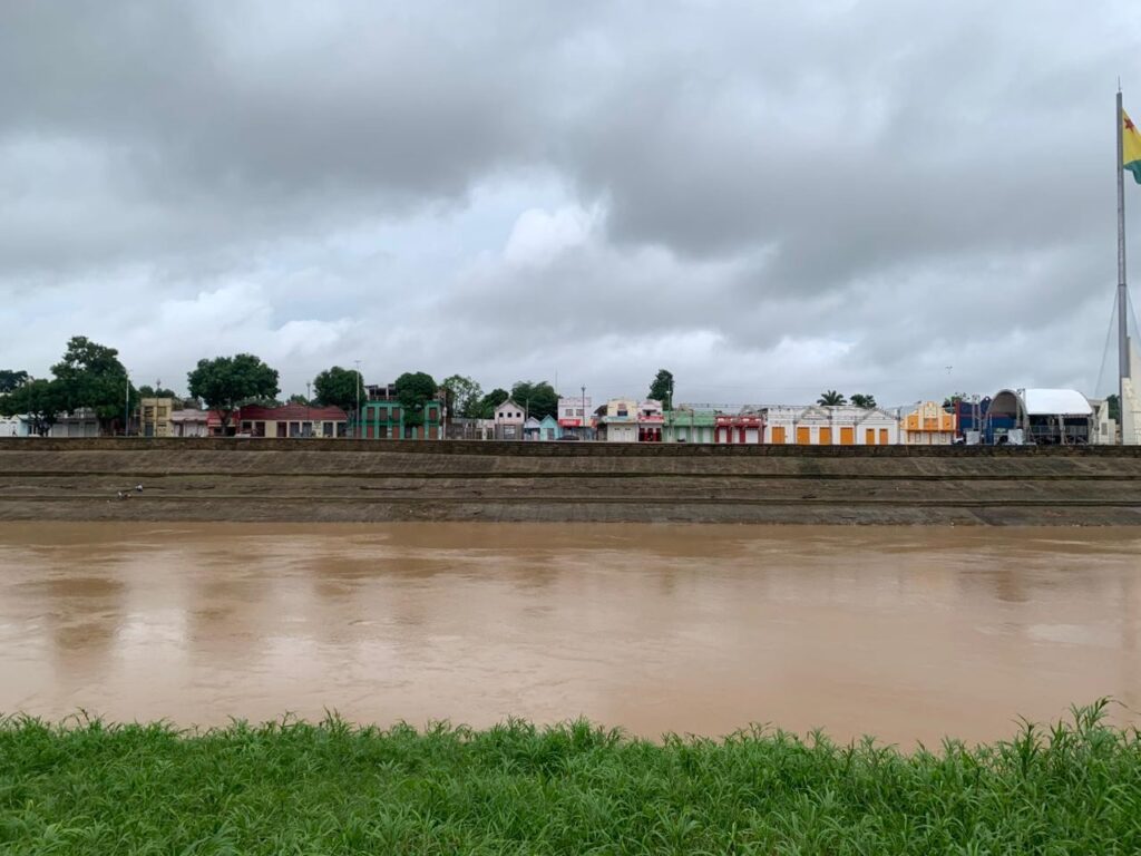 Nível do Rio Acre em Rio Branco Cai 4 Metros em Quatro Dias Após Chegar à Cota de Atenção