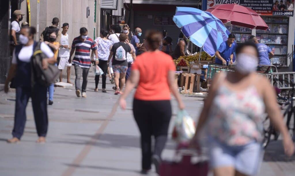 Acre: 38,6 Mil Pessoas Saem da Pobreza e Estado Recebe R$ 9,9 Bilhões em 2025 Acre: 38,6 Mil Pessoas Saem da Pobreza e Estado Recebe R$ 9,9 Bilhões em 2025