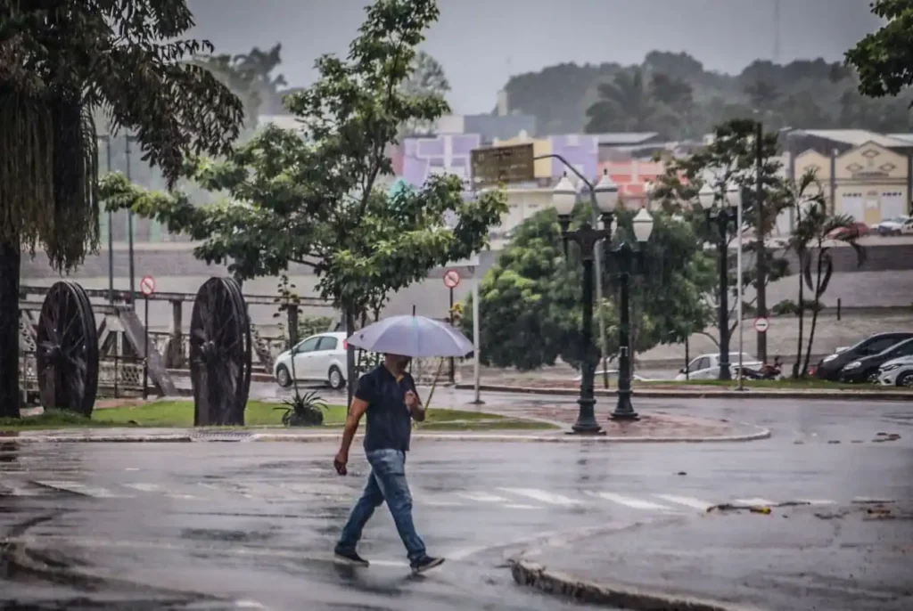 Calor Extremo e Previsão de Chuvas Rápidas no Acre nesta Quinta-feira