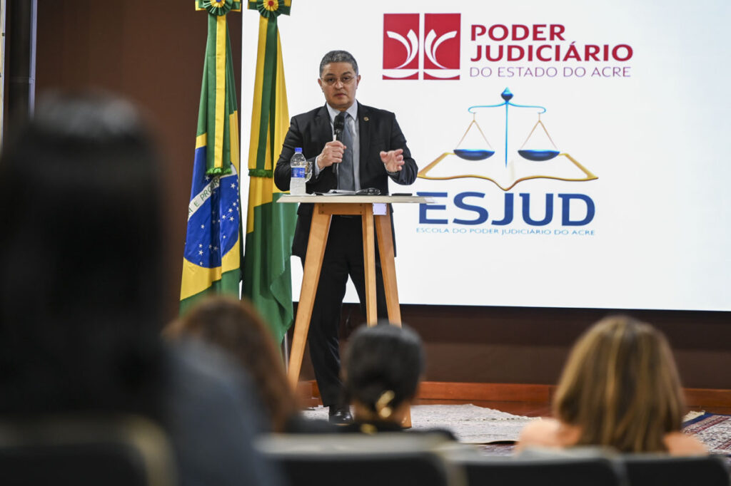 Debate sobre o Papel da Justiça na Democracia é Destacado em Formação do TJAC