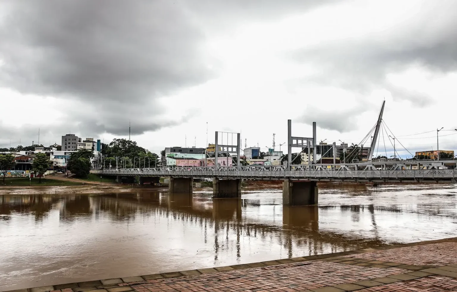Nível do Rio Acre Regride e Permanece Abaixo da Cota de Alerta em Rio Branco