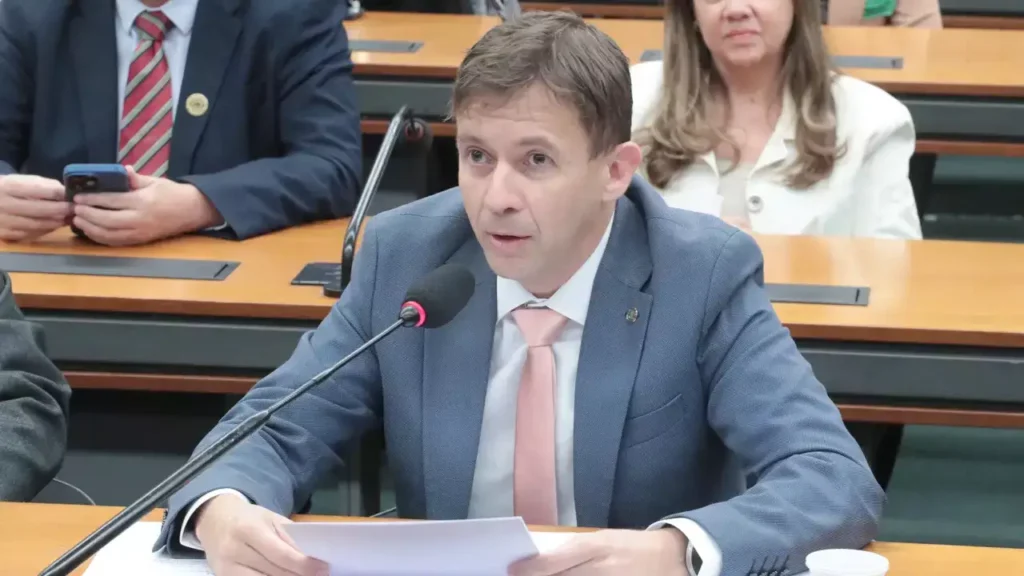 Polícia Federal investiga desvio de emenda Pix de deputado para shows Polícia Federal investiga desvio de emenda Pix de deputado para shows