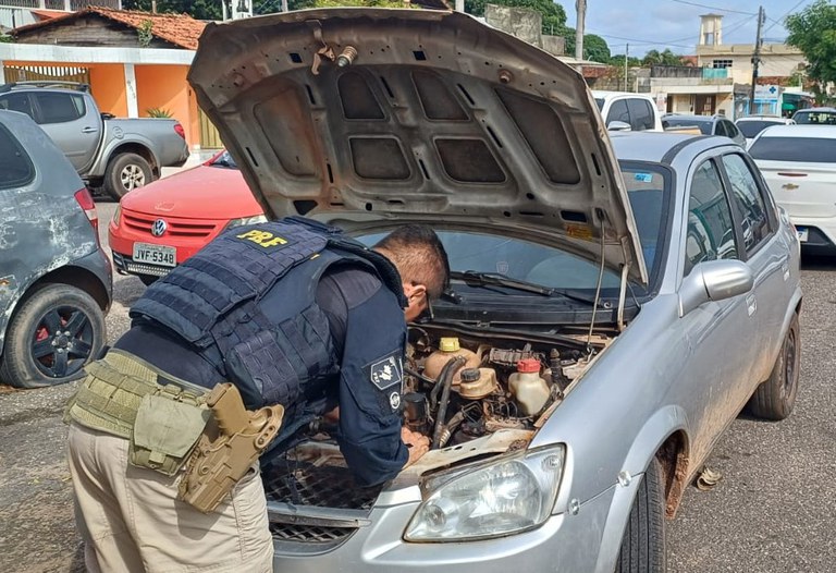 PRF Recupera Veículo Roubado em Fiscalização na BR-163 em Santarém/PA PRF Recupera Veículo Roubado em Fiscalização na BR-163 em Santarém/PA