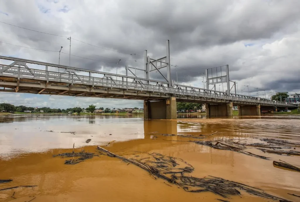 Rio Acre: Nível das Águas Continua Acima da Cota de Transbordamento
