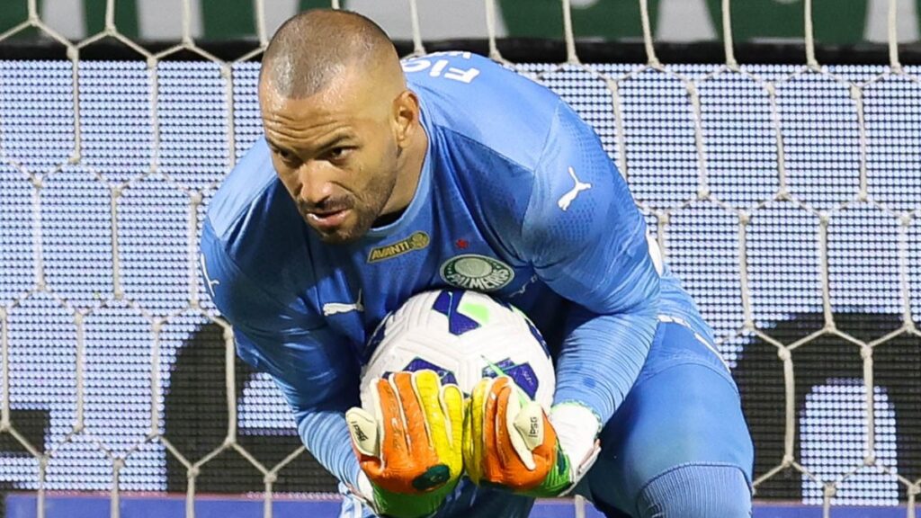 Weverton chega ao Grêmio para romper a 'maldição pós-Grohe'