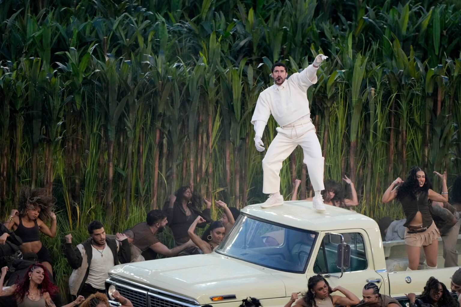 Celso de Mello Alerta: Xenofobia Racializada Não é Política Pública