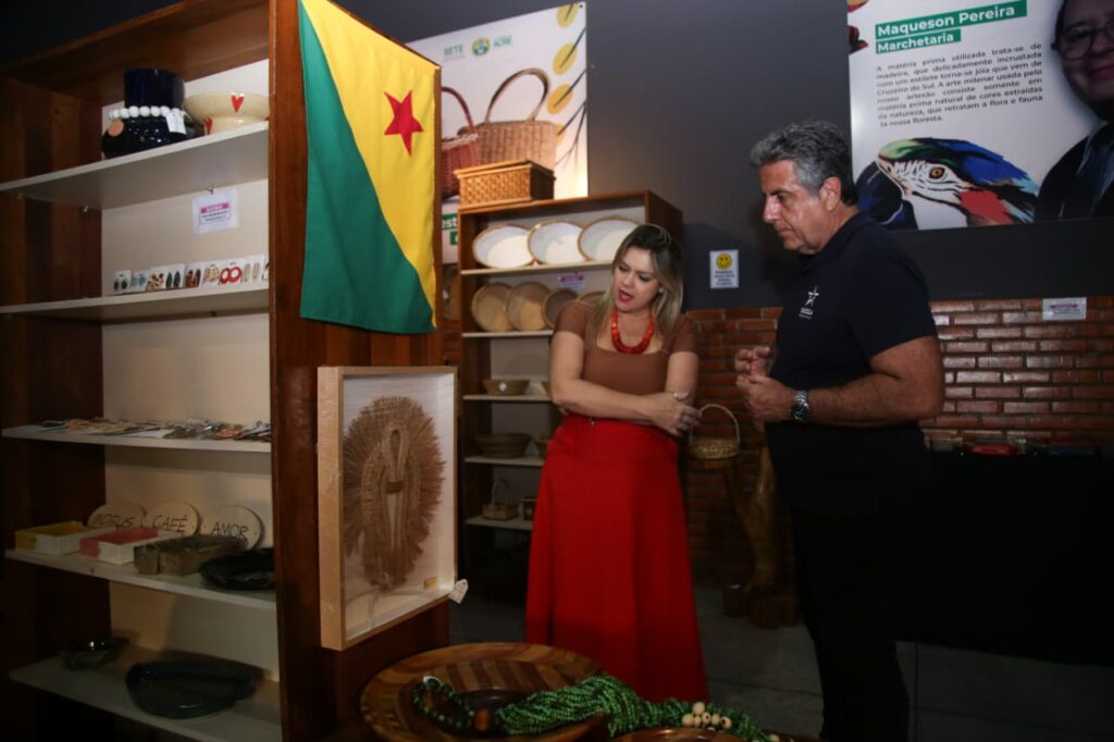 Comitiva Russa Explora a Cultura Acreana na Casa do Artesanato