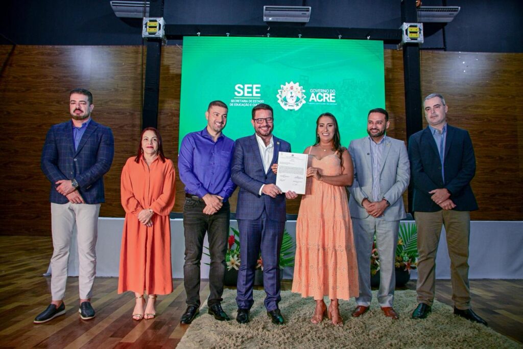 Governo do Acre Fortalece Educação com a Posse de Novos Professores e Servidores
