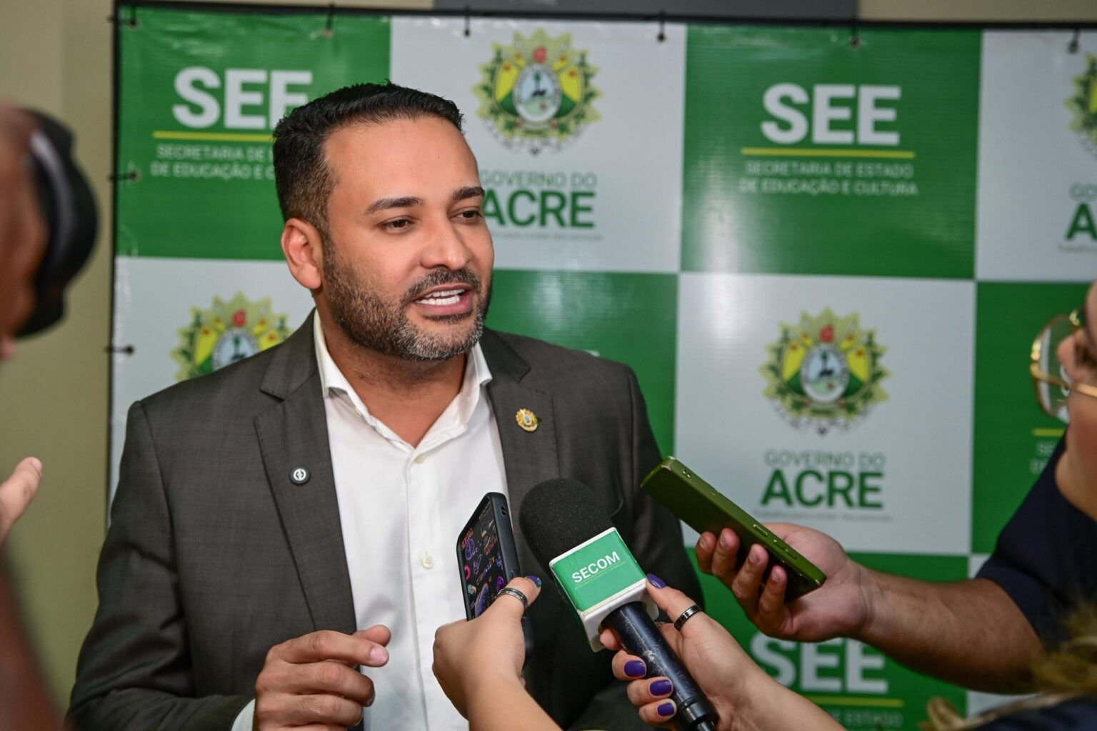 Governo do Acre Lança Auxílio para Aquisição de Notebooks a 2,6 Mil Novos Servidores da Educação