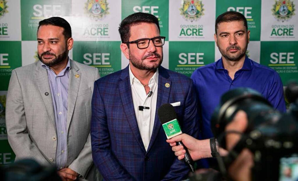 Governo do Acre Reforça Educação com Posse de Novos Professores e Servidores