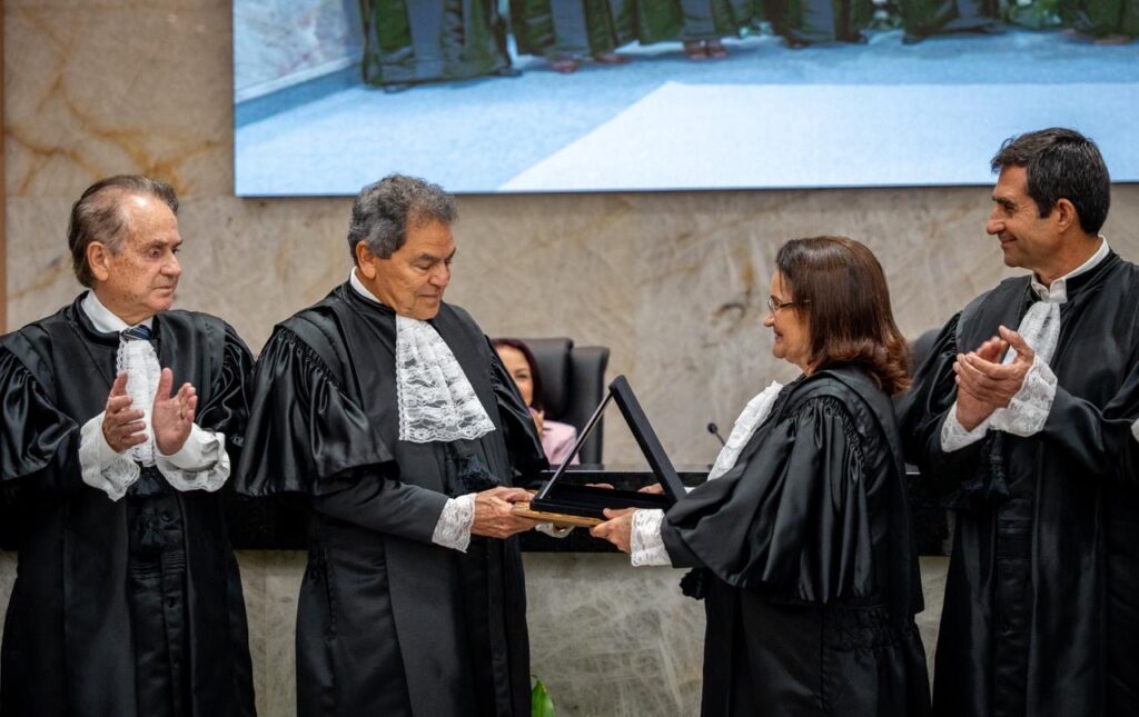Valmir Ribeiro: Uma Despedida Emocionante e Marcante no TCE-AC Após 36 Anos de Dedicação