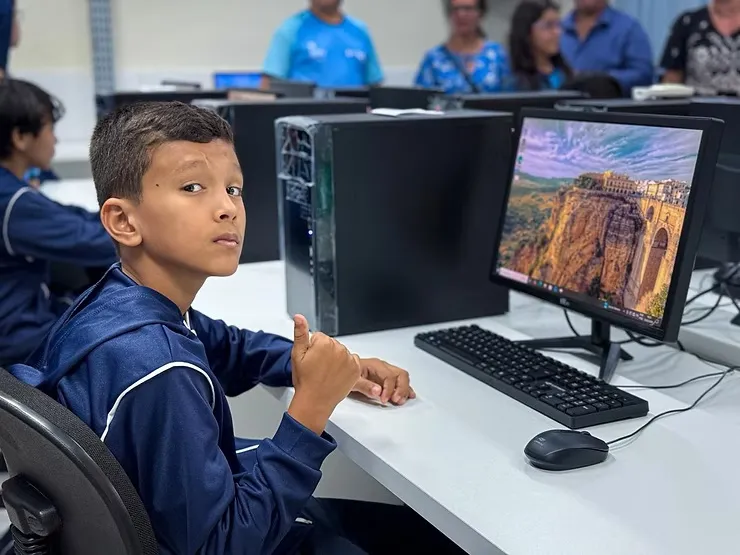Xapuri Inaugura Primeiro Laboratório de Informática em Escola Municipal | Avanço na Educação Xapuri Inaugura Primeiro Laboratório de Informática em Escola Municipal | Avanço na Educação