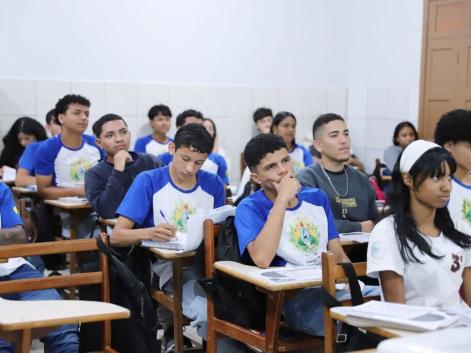 Acre: 140 mil estudantes receberão auxílio para compra de material escolar em 2024