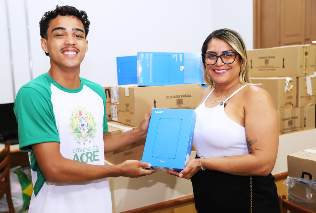 Acre Inicia Entrega de Tablets para Escolas de Ensino Integral: Um Avanço na Educação Acre Inicia Entrega de Tablets para Escolas de Ensino Integral: Um Avanço na Educação