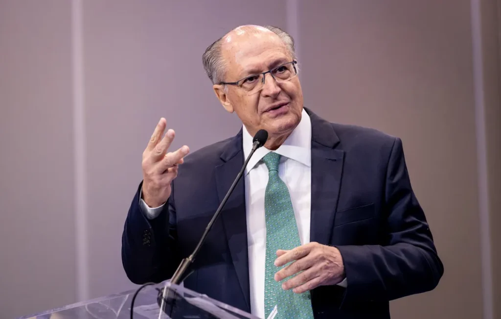 Alckmin Sinaliza Possível Prorrogação de Subsídio ao Diesel em Caso de Alta de Preços