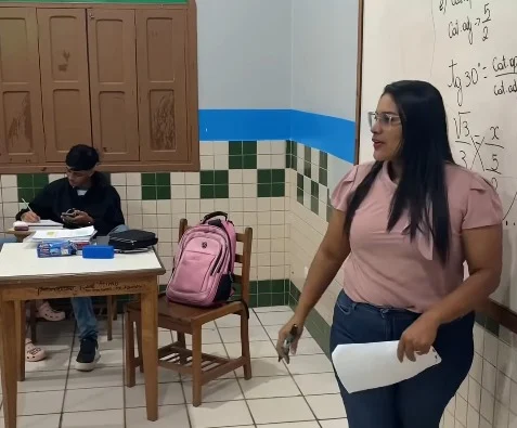 Alunos do Acre Viralizam com Vídeos Bem-Humorados e Criativos Alunos do Acre Viralizam com Vídeos Bem-Humorados e Criativos