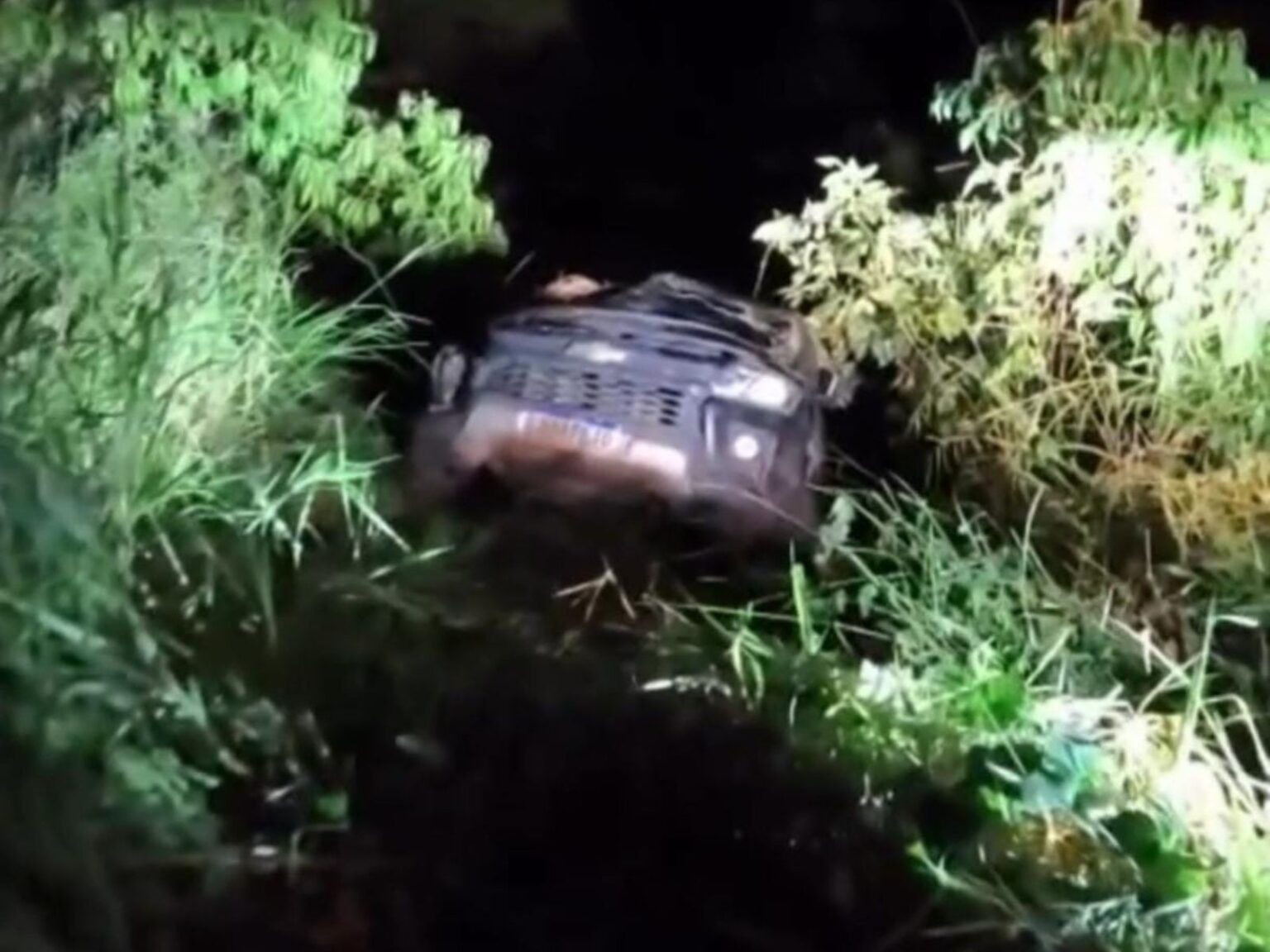 Caminhonete de Servidores da Saúde do Acre Capota em Rodovia; Ninguém se Feriu Gravemente