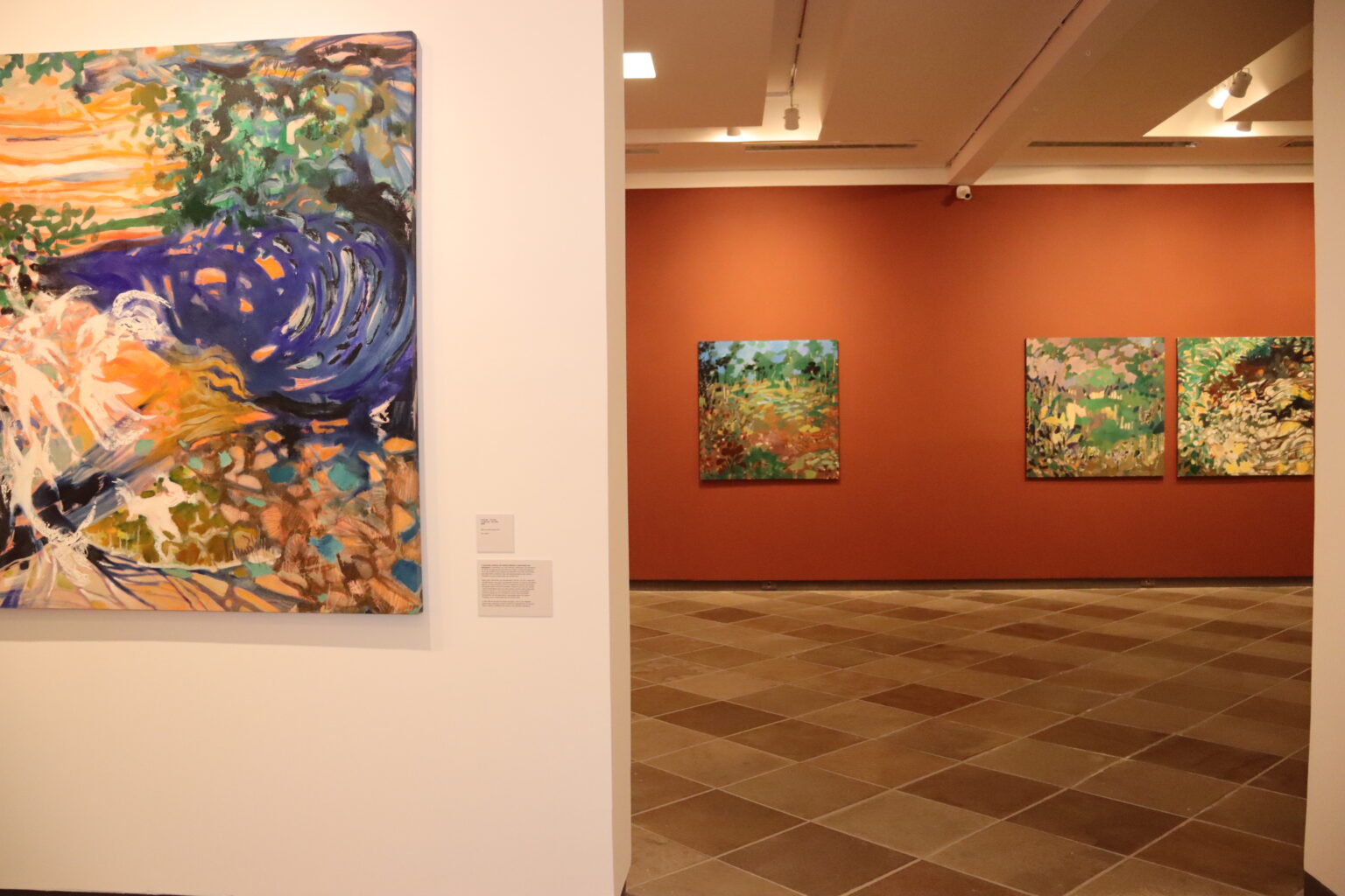 Encontros com a Artista: Um Mergulho na Exposição 'Viagem à Aurora do Mundo'