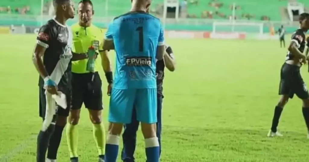 Goleiro Bruno se despede do Vasco-AC após uma única partida