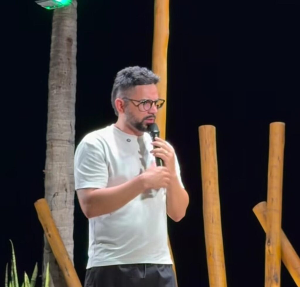 Humor Acreano: Turista Viraliza com Resposta Inusitada em Show de Comédia Humor Acreano: Turista Viraliza com Resposta Inusitada em Show de Comédia