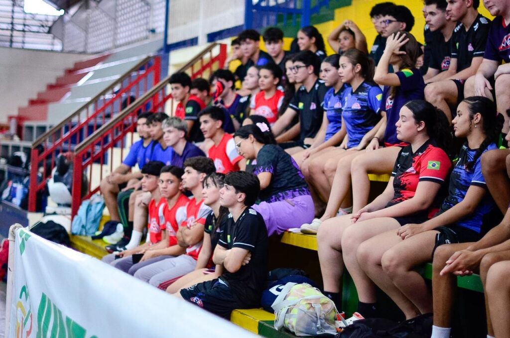 Juntos Pelo Acre: Campeonatos de Handebol e Futsal no Colégio Meta e Escola Henrique Lima Juntos Pelo Acre: Campeonatos de Handebol e Futsal no Colégio Meta e Escola Henrique Lima