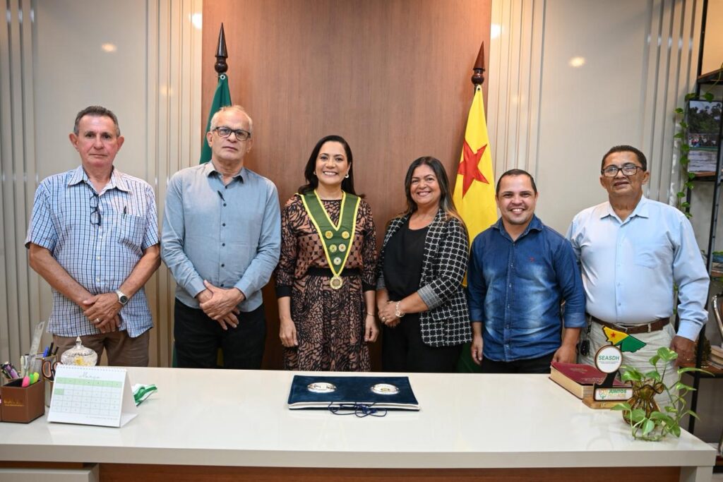 Mailza Assis Recebe Comenda Elo Social e Torna-se Embaixadora no Acre