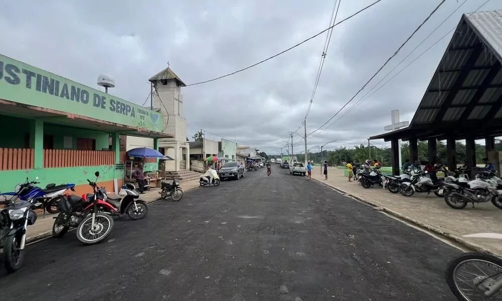 Pavimentação Asfáltica Chega a Cidade Isolada do Acre e Moradores Comemoram Pavimentação Asfáltica Chega a Cidade Isolada do Acre e Moradores Comemoram