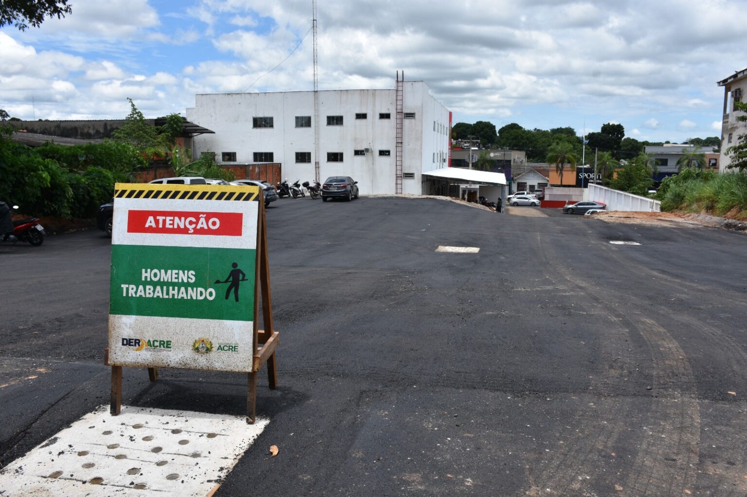 Pavimentação do Deracre melhora condições do pátio do Samu em Rio Branco