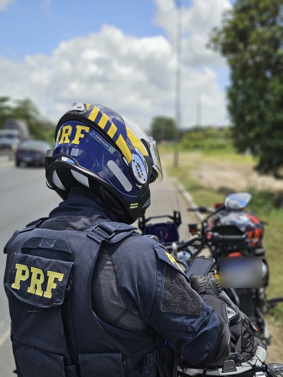 Polícia Rodoviária Federal Recupera Motocicleta Furtada na Paraíba e Prende Condutor em Antônio Martins Polícia Rodoviária Federal Recupera Motocicleta Furtada na Paraíba e Prende Condutor em Antônio Mart