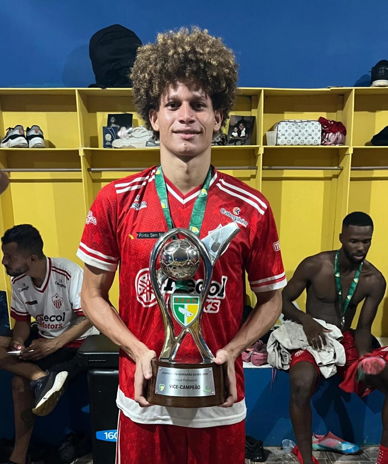 Rio Branco-AC é vice-campeão e zagueiro lamenta: ‘A bola não quis entrar’ Rio Branco-AC é vice-campeão e zagueiro lamenta: 'A bola não quis entrar'