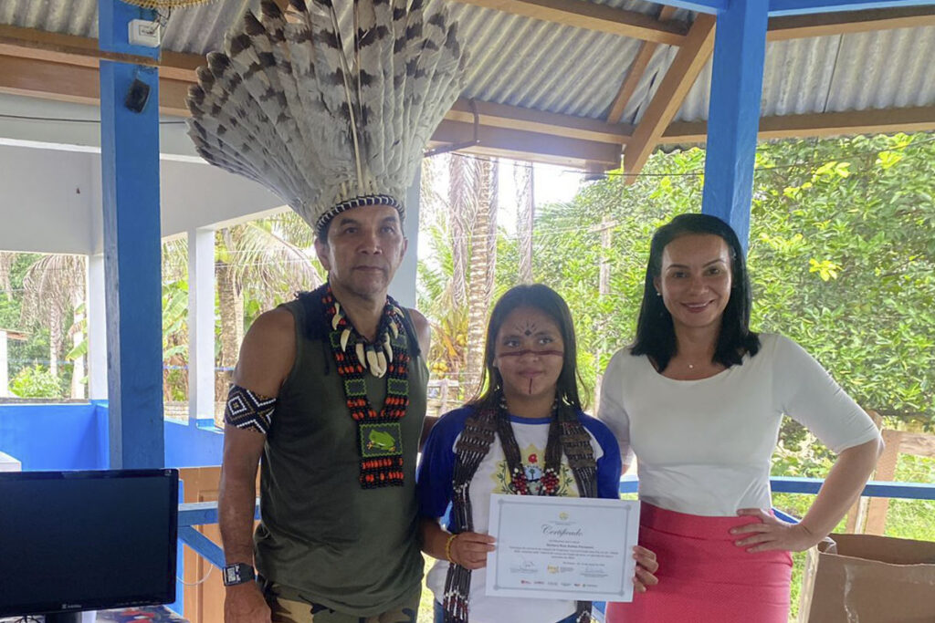 Violência Doméstica: Estudante Indígena do Acre Recebe Computador em Concurso de Redação