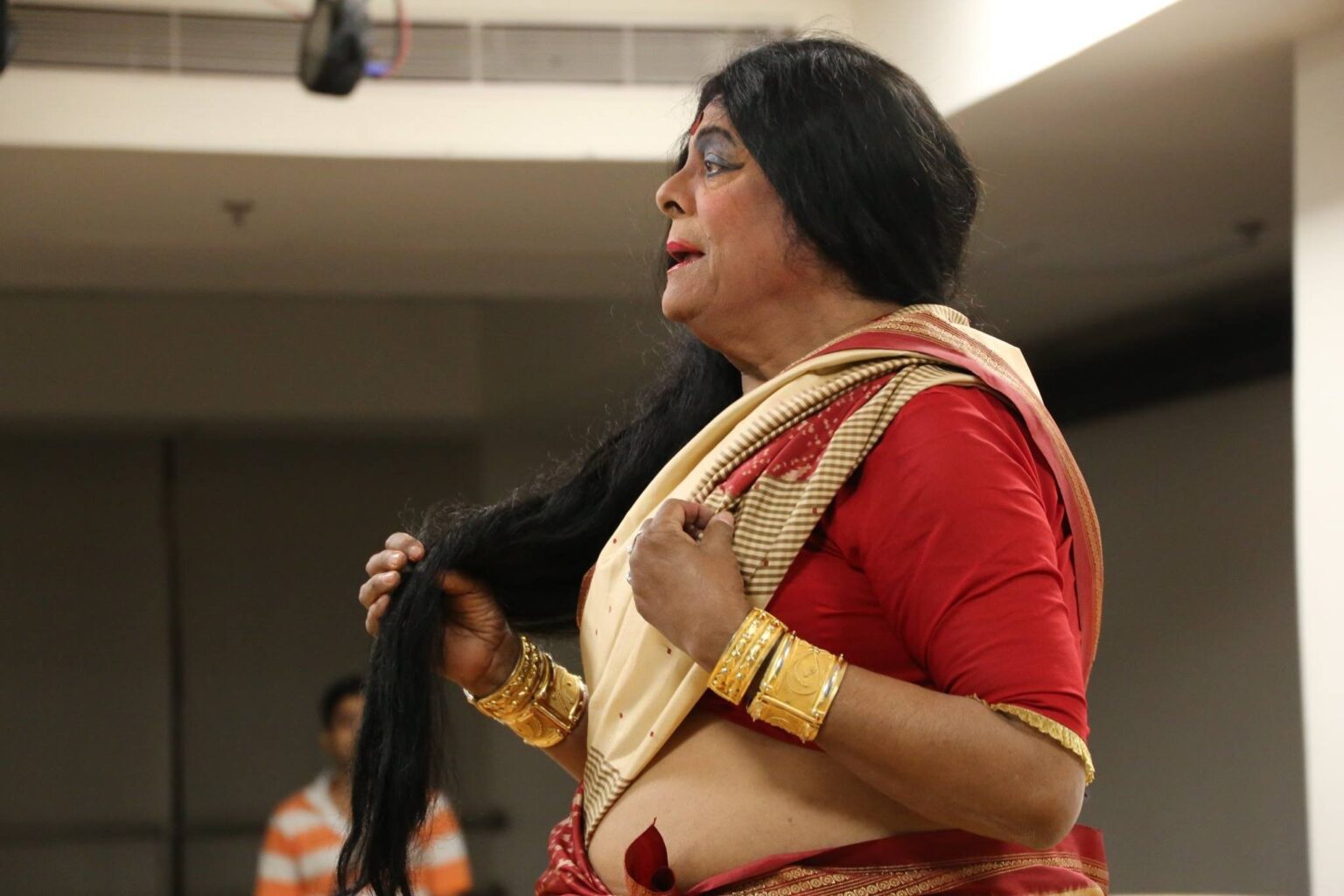 A Magia de Chapal Bhaduri: O Ator que Encantou o Teatro Indiano e o Desaparecimento do Jatra A Magia de Chapal Bhaduri: O Ator que Encantou o Teatro Indiano e o Desaparecimento do Jatra