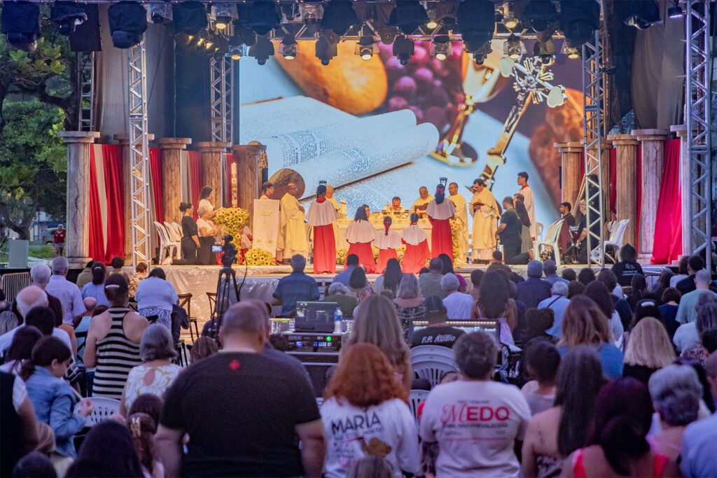 Auto Paixão de Cristo: Uma Celebração Emocionante em Macaé Auto Paixão de Cristo: Uma Celebração Emocionante em Macaé