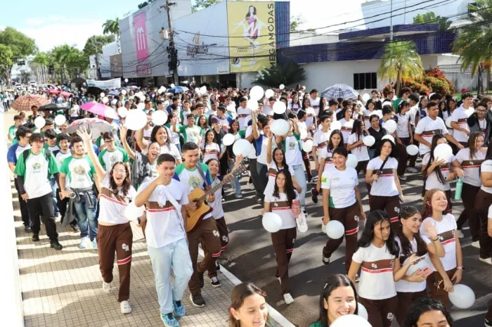 Caminhada pela Paz encerra Semana Nacional de Convivência Escolar no Acre Caminhada pela Paz encerra Semana Nacional de Convivência Escolar no Acre