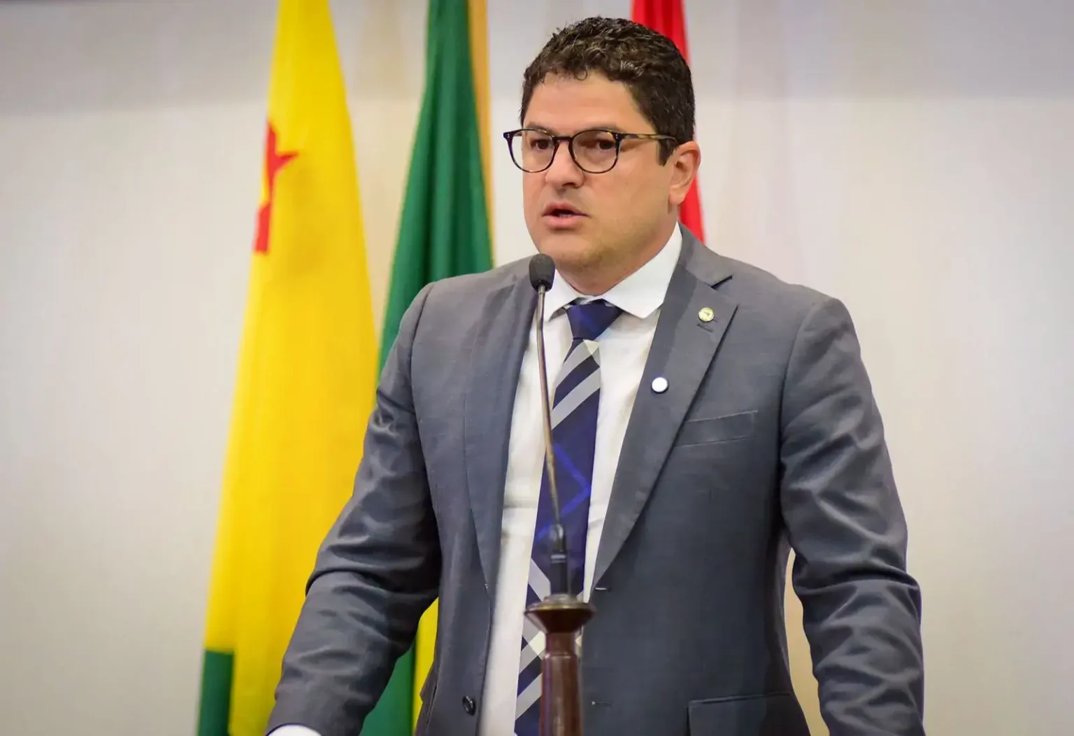 Deputado Eduardo Ribeiro Lança Projeto de Lei para Apoiar Crianças e Adolescentes com Câncer no Acre Deputado Eduardo Ribeiro Lança Projeto de Lei para Apoiar Crianças e Adolescentes com Câncer no Acre