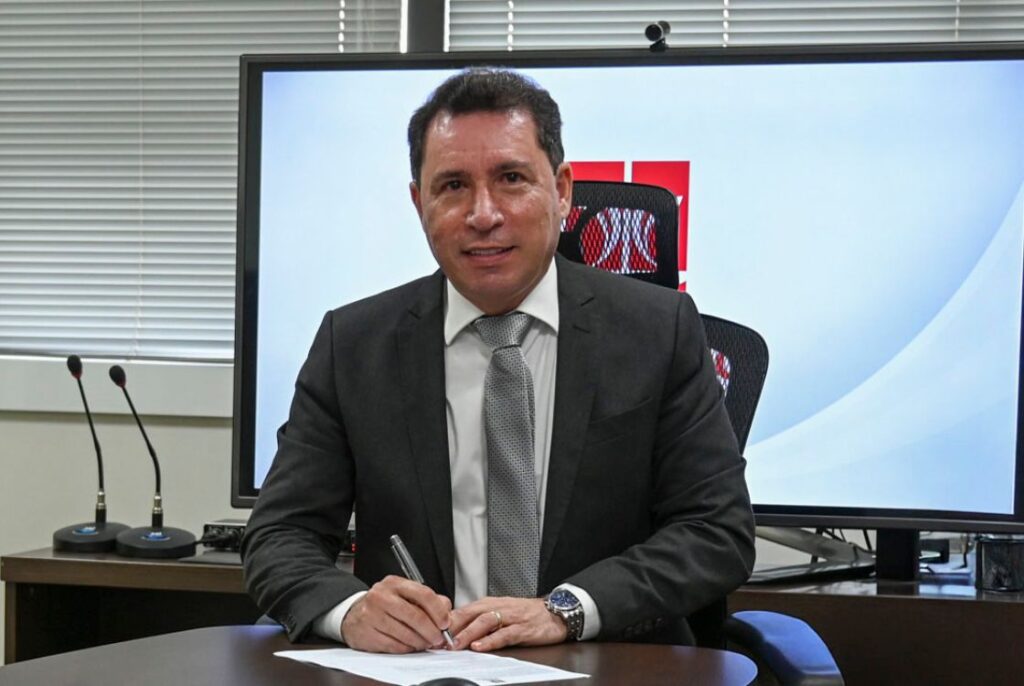 Desembargador Laudivon Nogueira assume interinamente governo do Acre