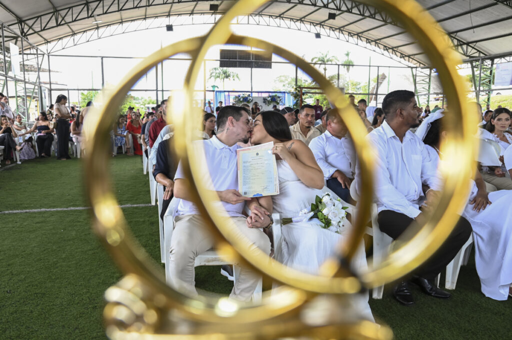 Epitaciolândia Celebra 64 Casamentos em Cerimônia Coletiva do Projeto Cidadão