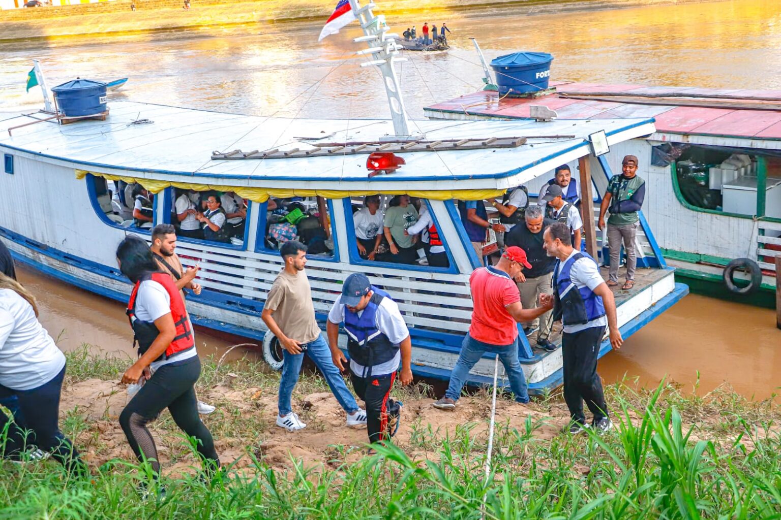Equipes de Saúde Retornam Após Missão em Comunidades Ribeirinhas de Rio Branco