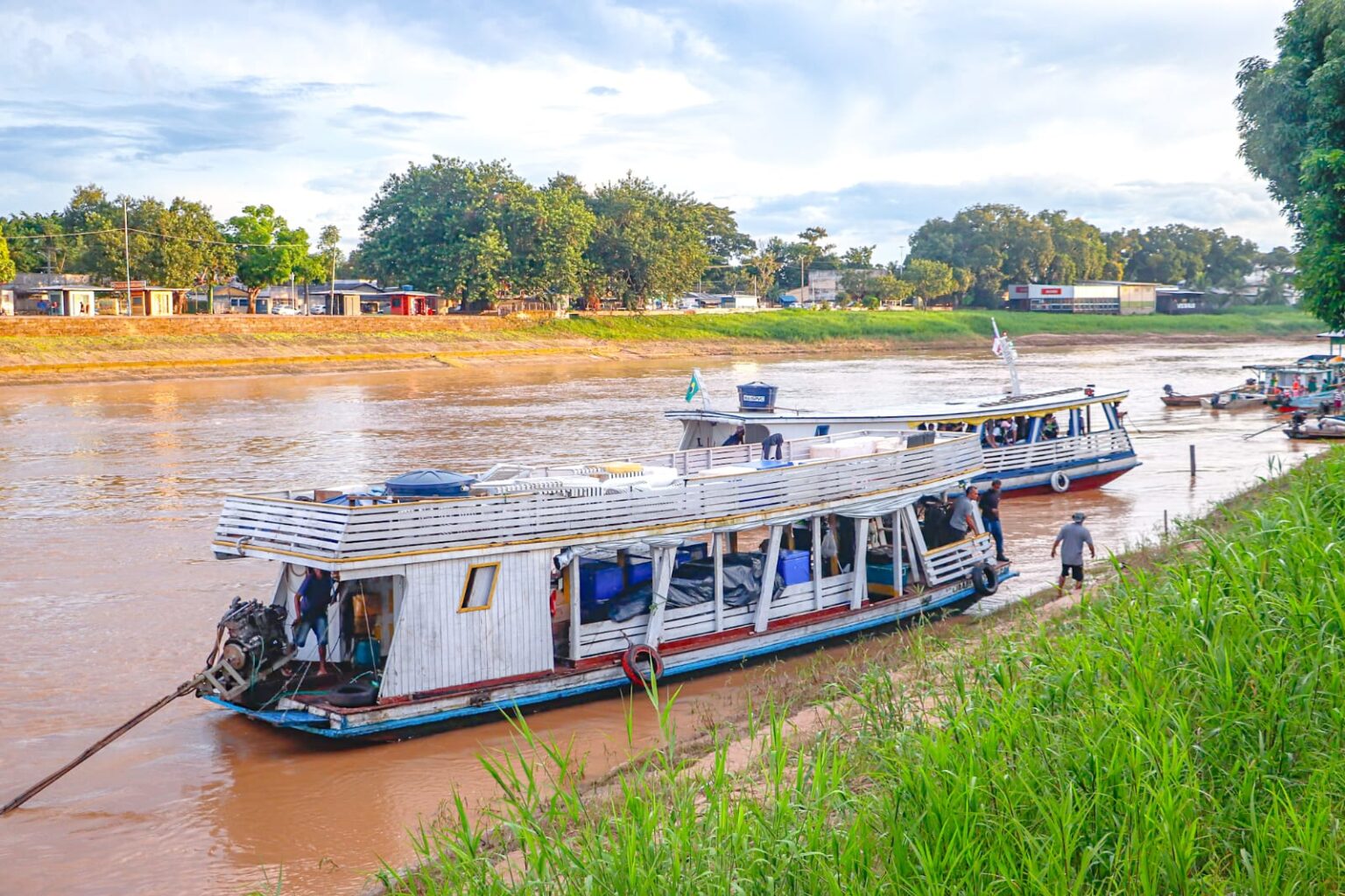 Equipes de Saúde Retornam Após Missão em Comunidades Ribeirinhas de Rio Branco Equipes de Saúde Retornam Após Missão em Comunidades Ribeirinhas de Rio Branco