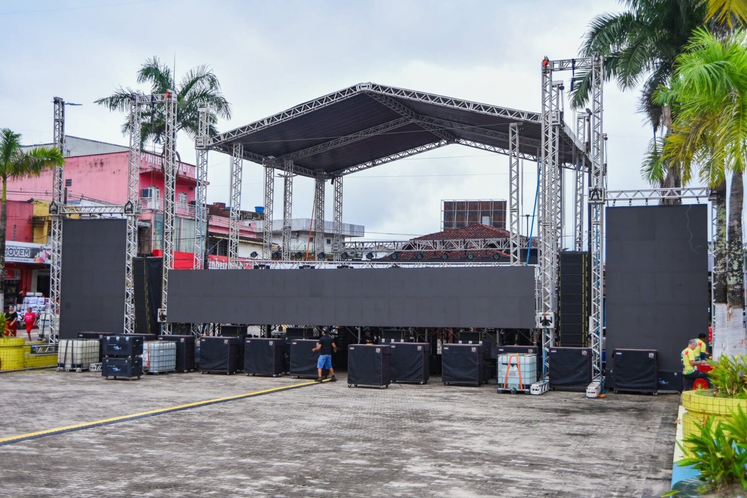 Joelma Agita Cruzeiro do Sul: Show Esperado por 40 Mil Pessoas Hoje à Noite