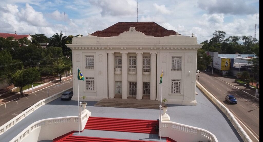 Nova Gestão na Secretaria de Habitação do Acre: Mudanças e Implicações Políticas